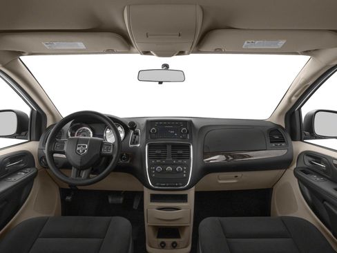 Used 2018 Dodge Grand Caravan SE FWD image 5