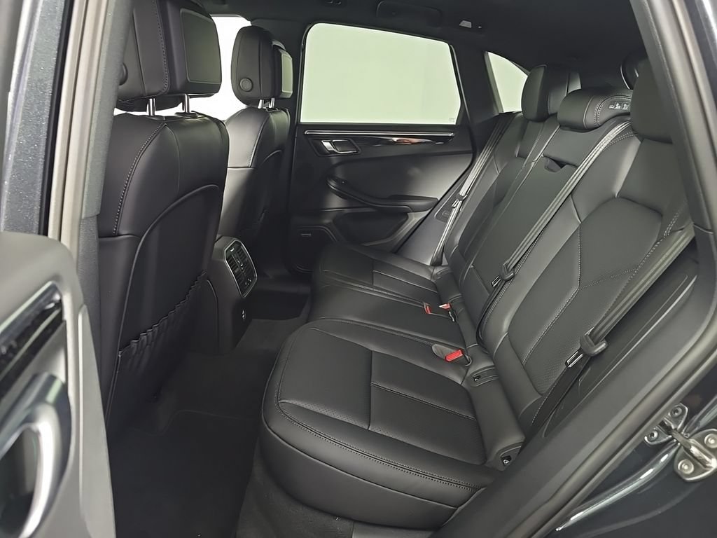 Certified 2026 Porsche Macan AWD/4WD image 15