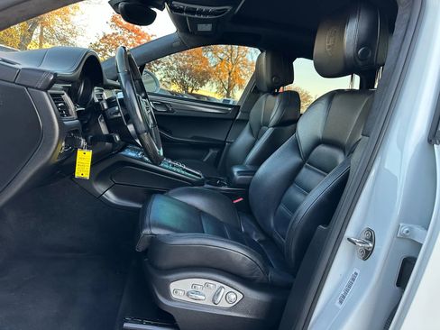 Used 2017 Porsche Macan Turbo image 16