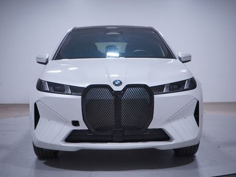 Used 2026 BMW iX xDrive60 image 4