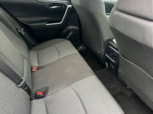 Used 2025 Toyota RAV4 XLE FWD image 19