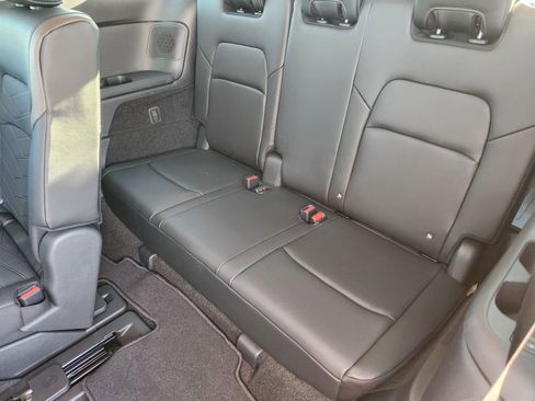 Used 2025 Nissan Pathfinder Platinum w/ Cargo Package image 35