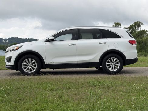 Used 2016 Kia Sorento LX AWD/4WD image 2