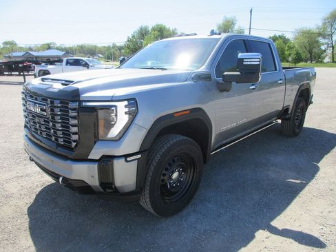 New 2026 GMC Sierra 2500 Denali Ultimate AWD/4WD image 11