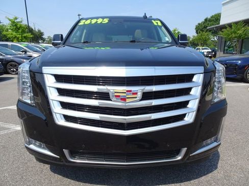 Used 2017 Cadillac Escalade Luxury AWD/4WD image 9