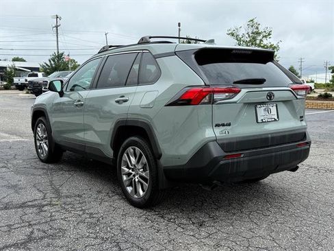 Used 2022 Toyota RAV4 XLE Premium AWD/4WD image 5