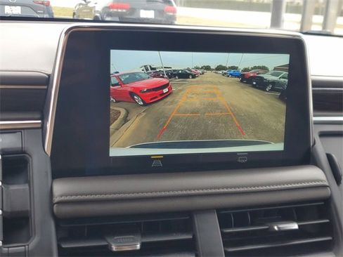 Used 2022 Chevrolet Suburban Z71 image 29