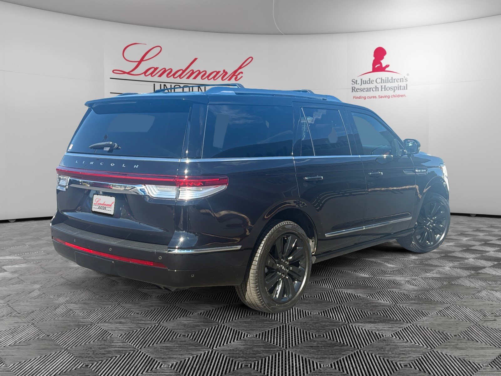 Certified 2023 Lincoln Navigator Reserve AWD/4WD image 5