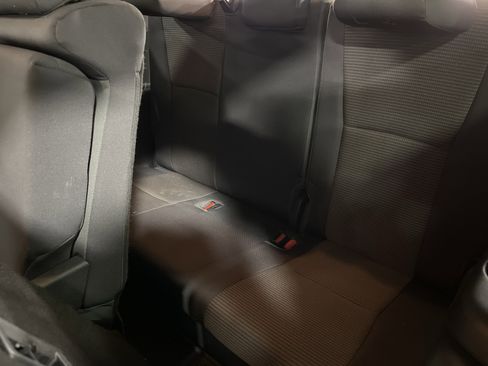 Used 2023 Toyota Highlander LE image 11