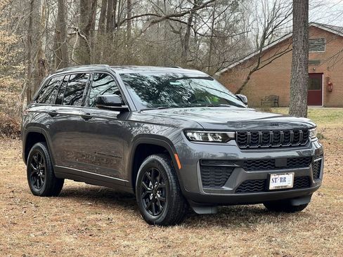 New 2026 Jeep Grand Cherokee Laredo image 1