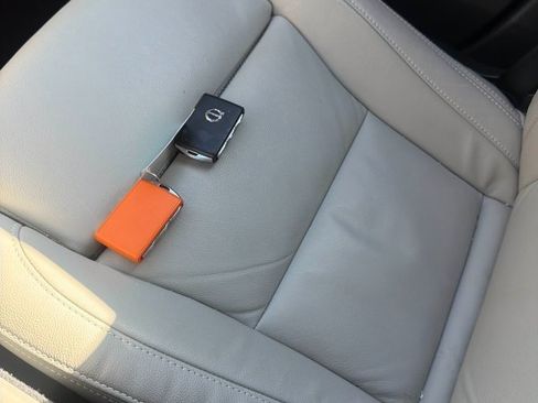 Used 2023 Volvo XC40 B5 Plus w/ Climate Package image 5