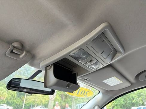 Used 2018 Nissan Titan SV AWD/4WD image 18