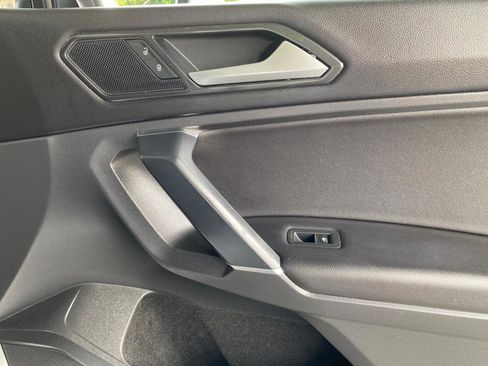 Used 2018 Volkswagen Tiguan SEL w/ R-Line Package image 56