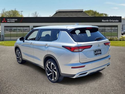 Used 2024 Mitsubishi Outlander SE FWD image 2