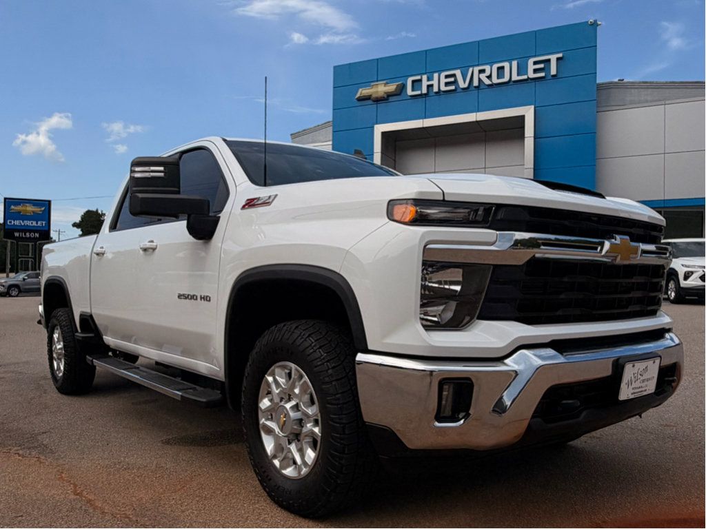 Used 2025 Chevrolet Silverado 2500 LT AWD/4WD image 1