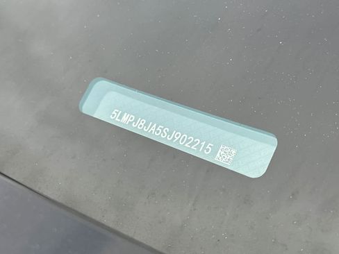 Used 2025 Lincoln Nautilus Premier image 11