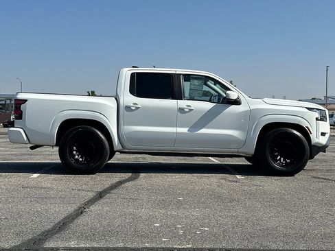 Used 2023 Nissan Frontier SV RWD image 2
