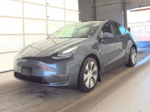 Used 2021 Tesla Model Y Long Range image 5