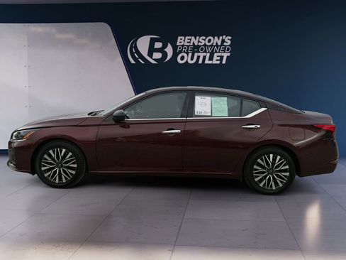 Used 2024 Nissan Altima 2.5 SV image 2
