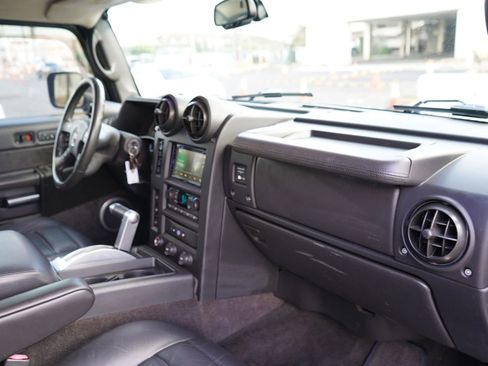 Used 2005 HUMMER H2 SUT w/ Preferred Equipment Group AWD/4WD image 20