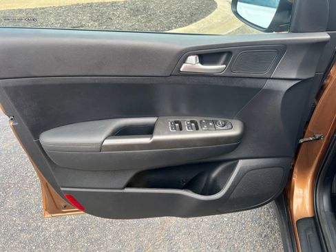 Used 2021 Kia Sportage LX image 18