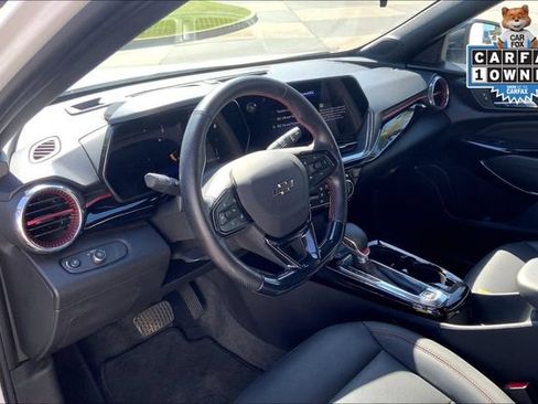 Used 2024 Chevrolet Trax RS w/ Sunroof Package FWD image 11