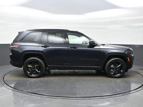 Used 2024 Jeep Grand Cherokee Limited w/ Black Appearance Package image 7