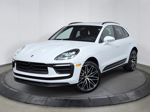Certified 2026 Porsche Macan AWD/4WD image 1