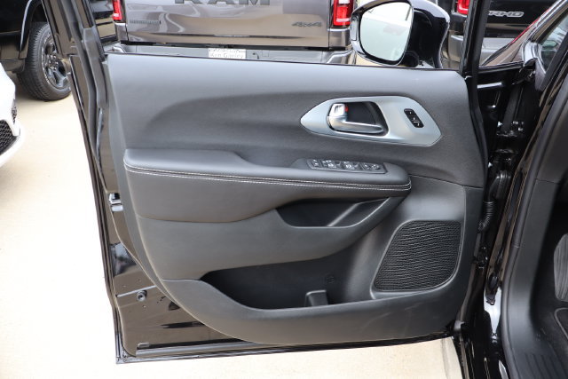 New 2026 Chrysler Pacifica Limited w/ S Appearance Package AWD/4WD image 10