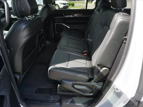 New 2022 Jeep Wagoneer Series III image 32