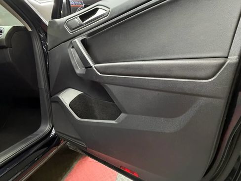Used 2019 Volkswagen Tiguan SE w/ Panoramic Sunroof Package FWD image 36
