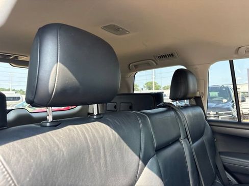 Used 2011 Lexus LX 570 4WD image 39