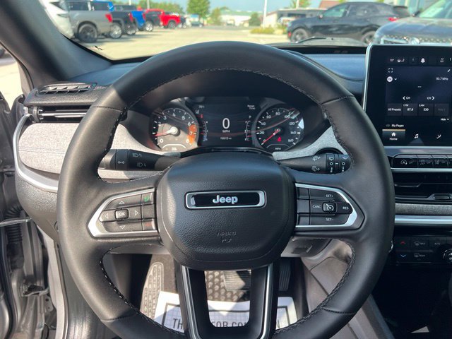Used 2024 Jeep Compass Latitude w/ Convenience Group AWD/4WD image 27