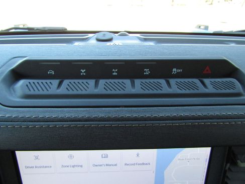 Used 2025 Ford Bronco Badlands image 27