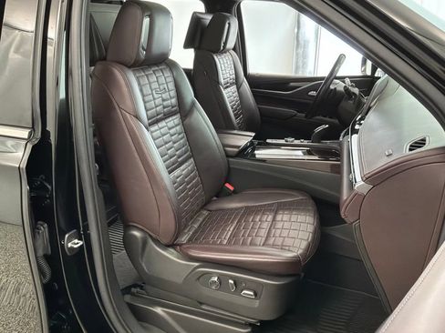 Used 2021 Cadillac Escalade Premium Luxury Platinum AWD/4WD image 36