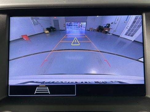 Used 2021 GMC Acadia SLE image 19