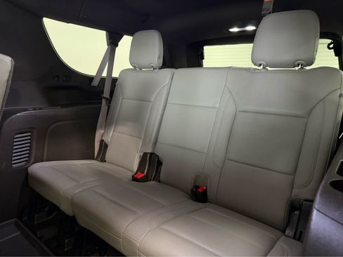 Used 2024 Chevrolet Suburban LT w/ Luxury Package AWD/4WD image 16