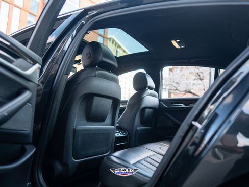 Used 2018 BMW 530e w/ Premium Package 2 RWD image 21
