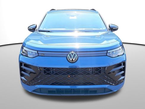 New 2025 Volkswagen Tiguan SE R-Line image 2