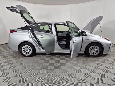 Used 2022 Toyota Prius LE FWD image 9