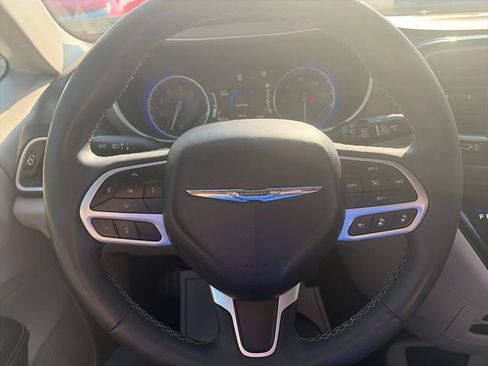 Used 2022 Chrysler Pacifica Touring-L FWD image 29