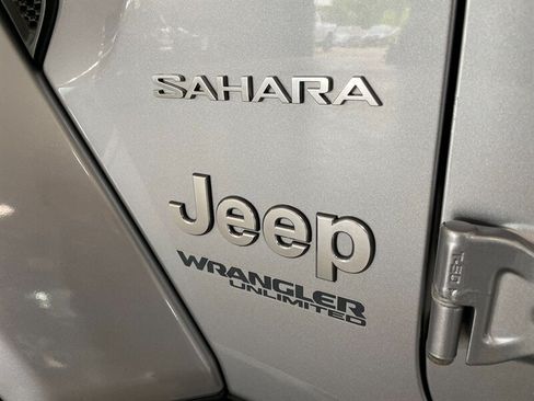 Used 2018 Jeep Wrangler Unlimited Sahara w/ Uconnect 4C Nav & Sound Group AWD/4WD image 34