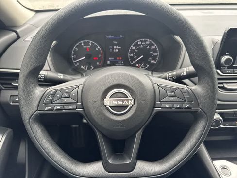 Used 2024 Nissan Altima 2.5 S image 14