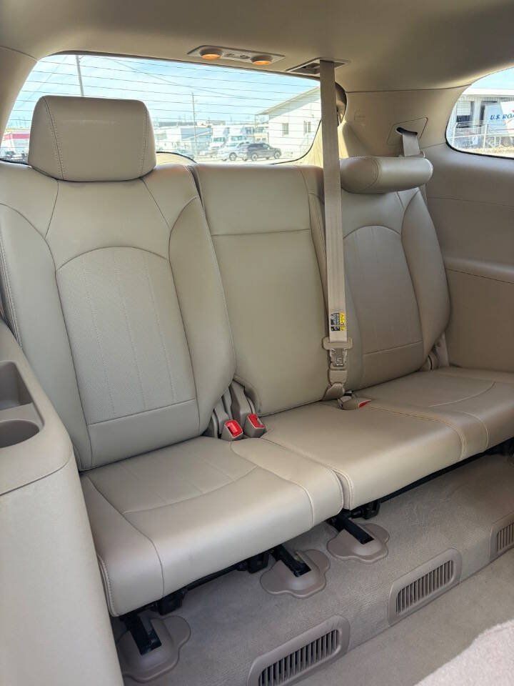 Used 2008 Buick Enclave CXL w/ Entertainment Package #1 FWD image 10