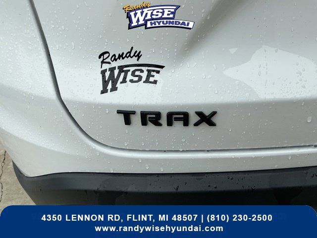 Used 2024 Chevrolet Trax RS FWD image 33