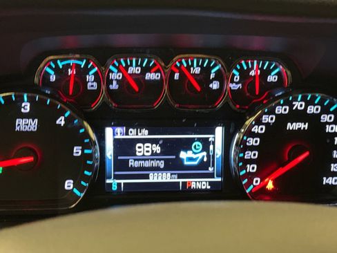 Used 2019 Chevrolet Suburban LT image 33