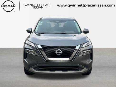 Used 2022 Nissan Rogue SV image 2