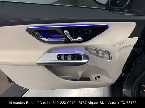 Used 2025 Mercedes-Benz GLC 300 4MATIC image 18