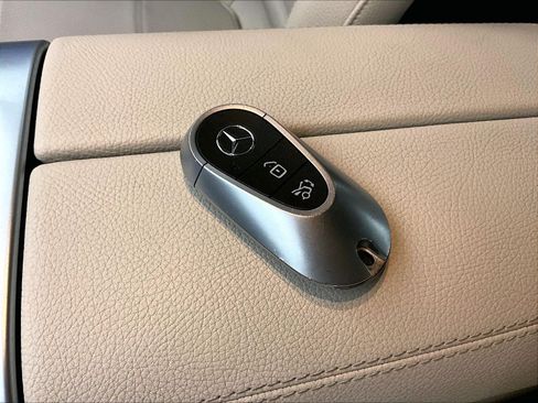 Used 2023 Mercedes-Benz C 300 Sedan image 12