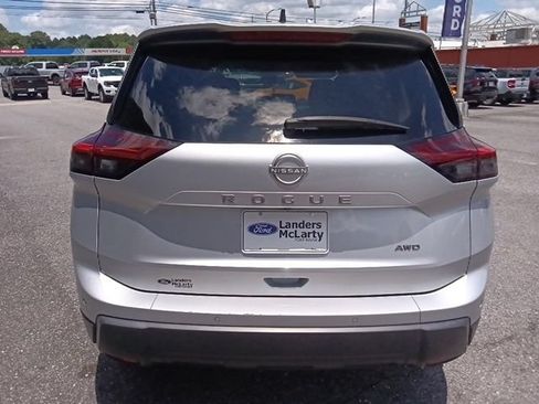 Used 2024 Nissan Rogue S AWD/4WD image 4